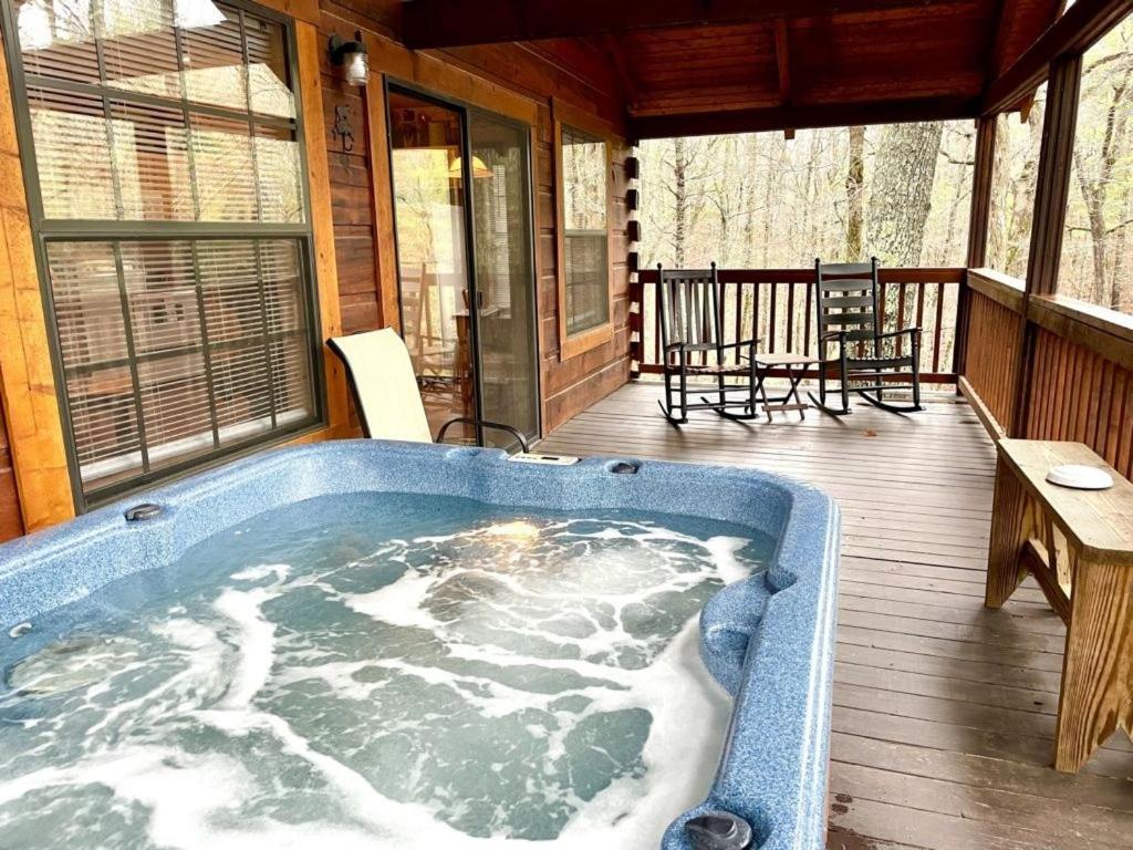 Crazy Bear - Motorcycle Friendly Home With Hot Tub And Grill Tellico Plains Exterior photo